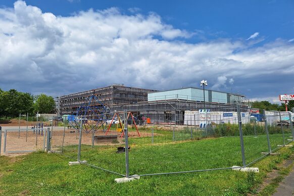 Außenansicht der Baustelle der Grundschule Am Apfelgarten