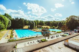 Immagine da drone delle piscine di Melbbad